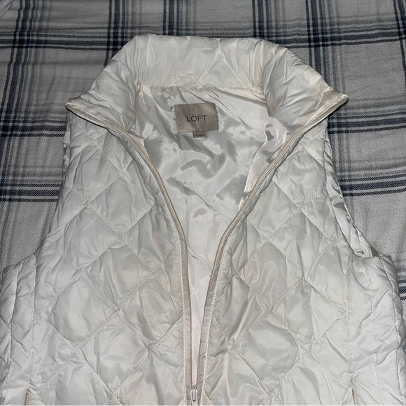LOFT brand White Puffer Vest size Small - Picture 2 of 2